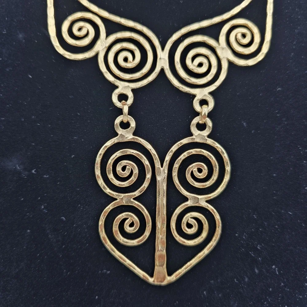 VTG 1970s Hammered Gold Tone Spiral Bib Collar Plate Necklace Runway Couture